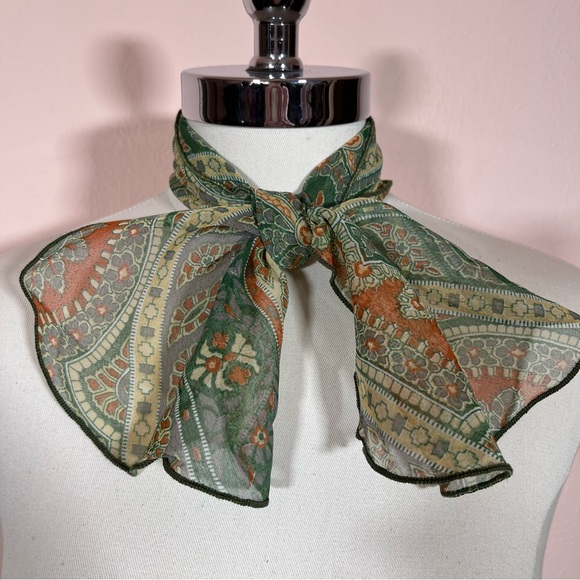 Vintage 1960 70 MCM Mod Avocado green Paisley semi sheer Bow Neck scarf Cravat - Picture 3 of 16